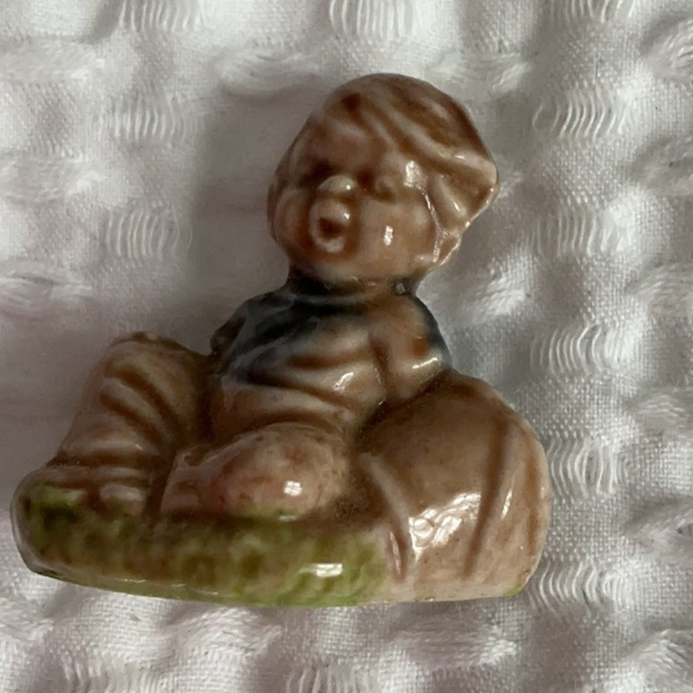 WADE Brown 2 Dogs Sealed Figurine Red Rose Tea Pet Shop Friends Series Vintage.